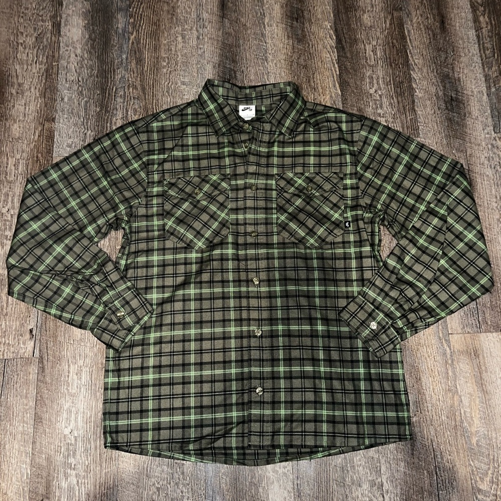 Nike SB Long Sleeve Flannel Skate Button Up Shirt‎ FN2567-222 Size Small NWT$100